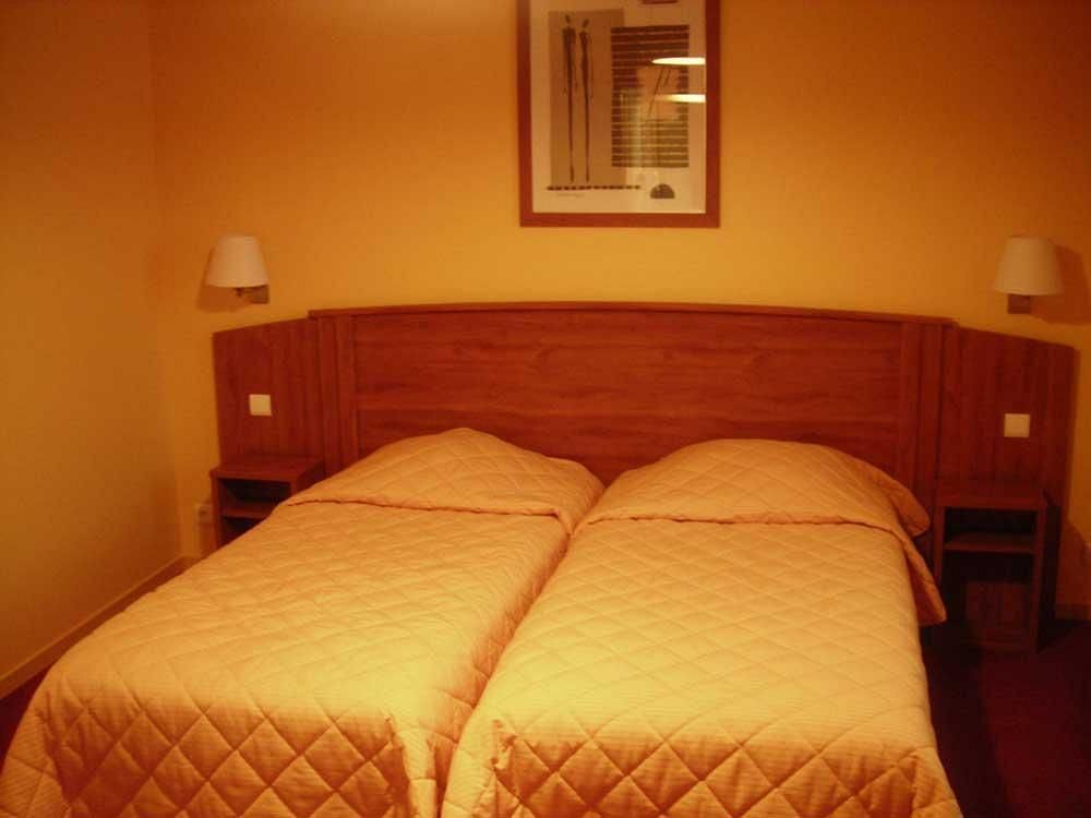 Logis Hotel De France Restaurant Grill Домфро Екстериор снимка