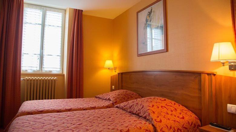 Logis Hotel De France Restaurant Grill Домфро Екстериор снимка