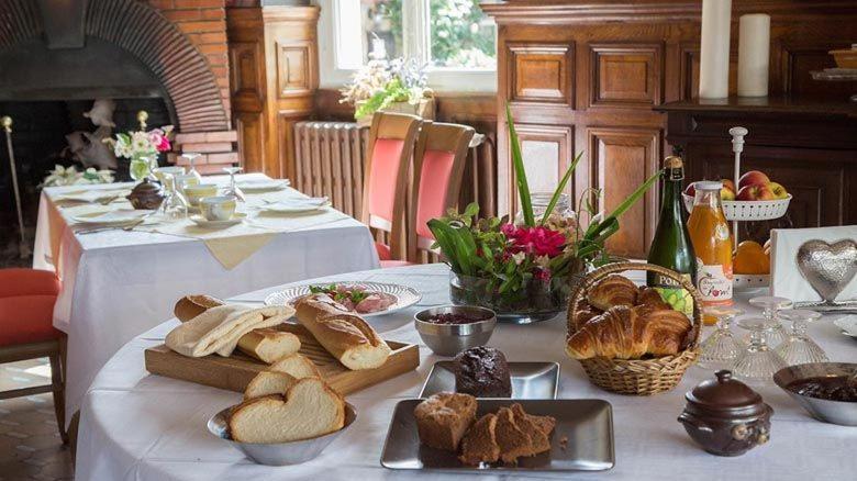 Logis Hotel De France Restaurant Grill Домфро Екстериор снимка
